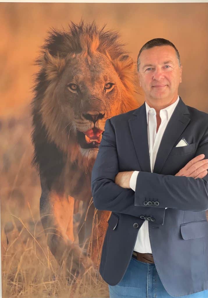 0AFFA033-C21B-48F5-93A4-745DF237E759