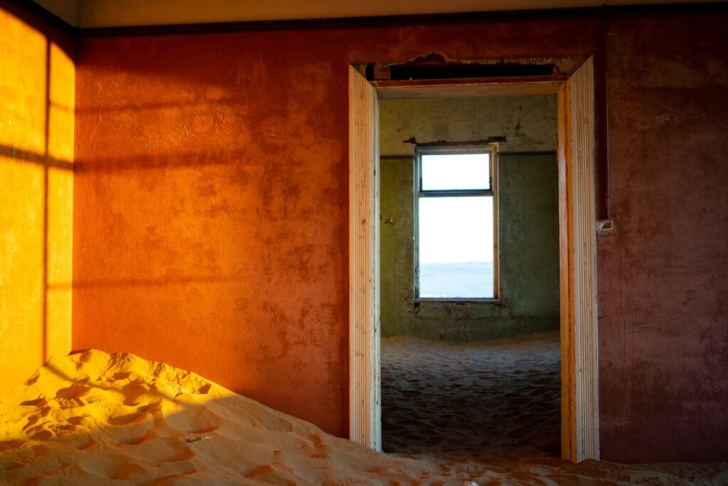 Photo by Philipp Klausner - Destinazione Africa brown concrete wall with white wooden window